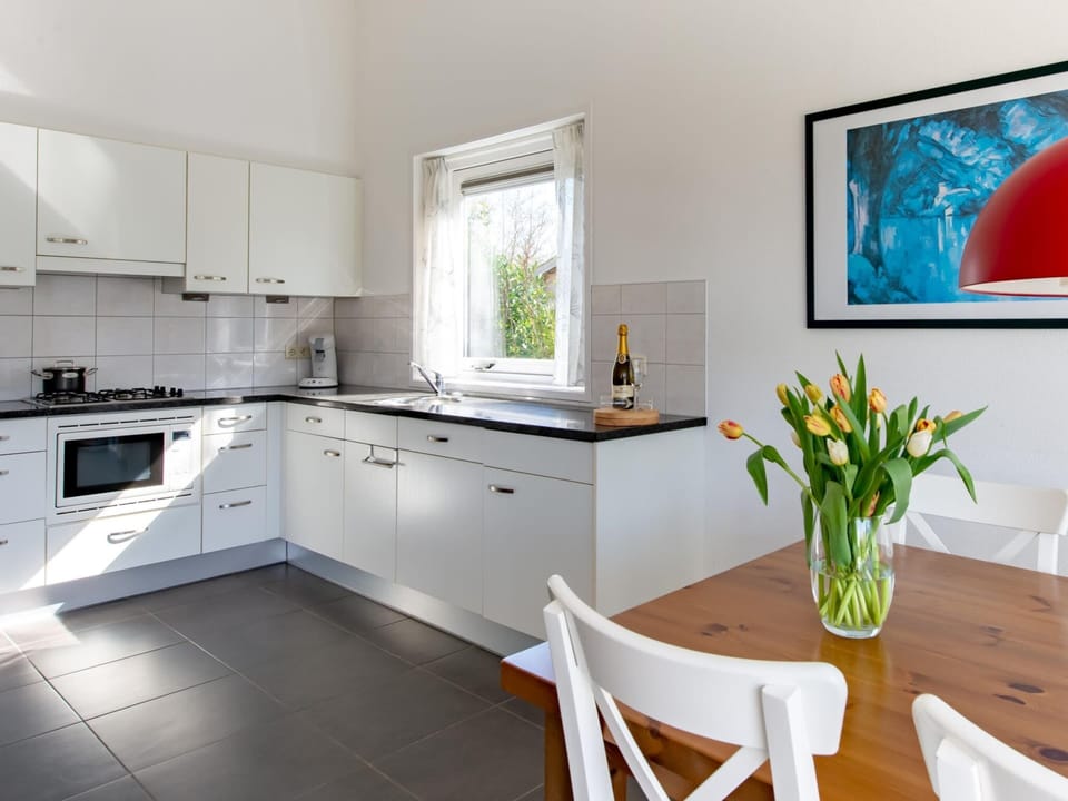 Bungalow | Private kitchen | Fridge