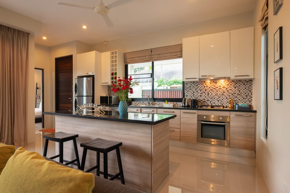 Family Villa | Private kitchen | Full-size fridge, microwave, oven, stovetop