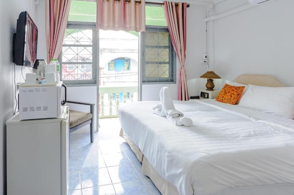 Economy Double Room. | Living area