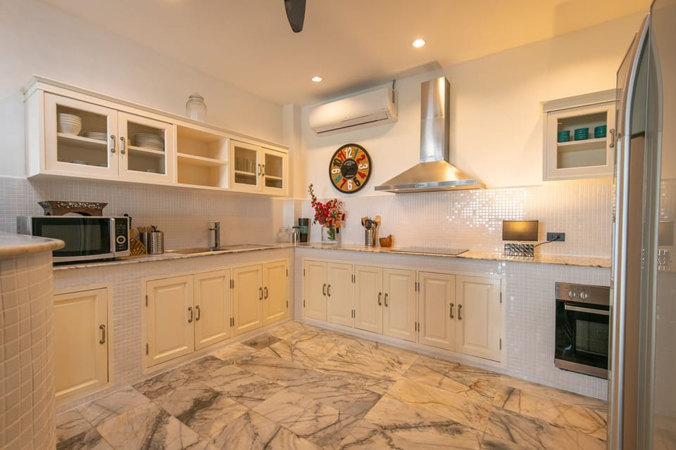 Panoramic Villa | Private kitchen | Full-size fridge, microwave, oven, stovetop