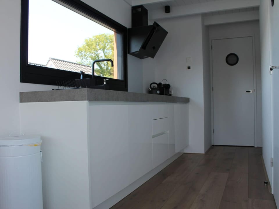 Mobile Home | Private kitchen | Oven, electric kettle