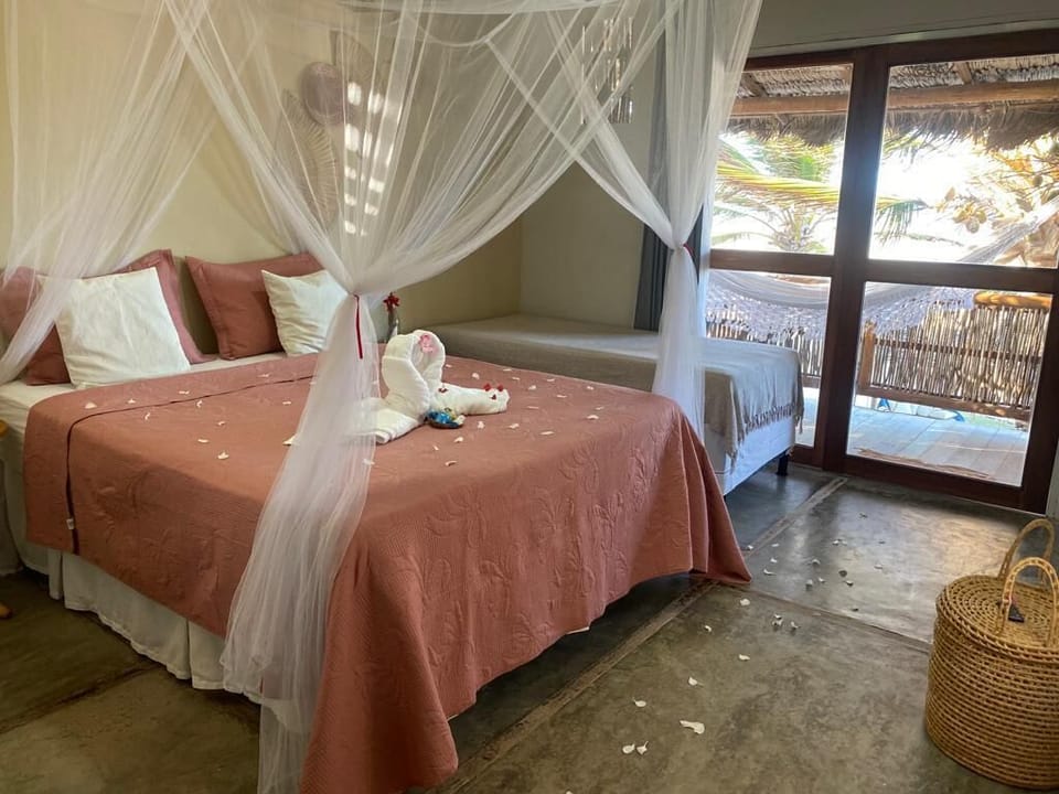 Standard Triple Room | Minibar, WiFi (free), individually decorated, bed sheets