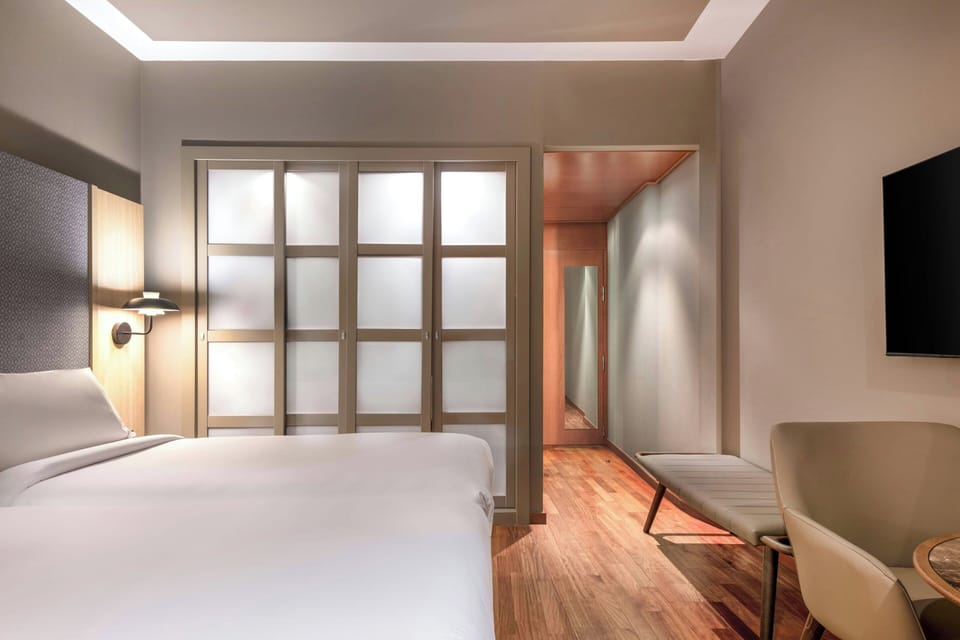 Standard Room, 3 Twin Beds | Minibar, in-room safe, desk, laptop workspace