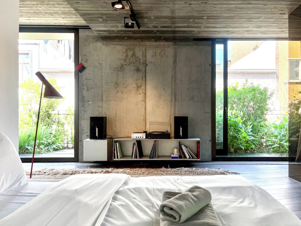 Studio (R5) | Down comforters, individually decorated, individually furnished