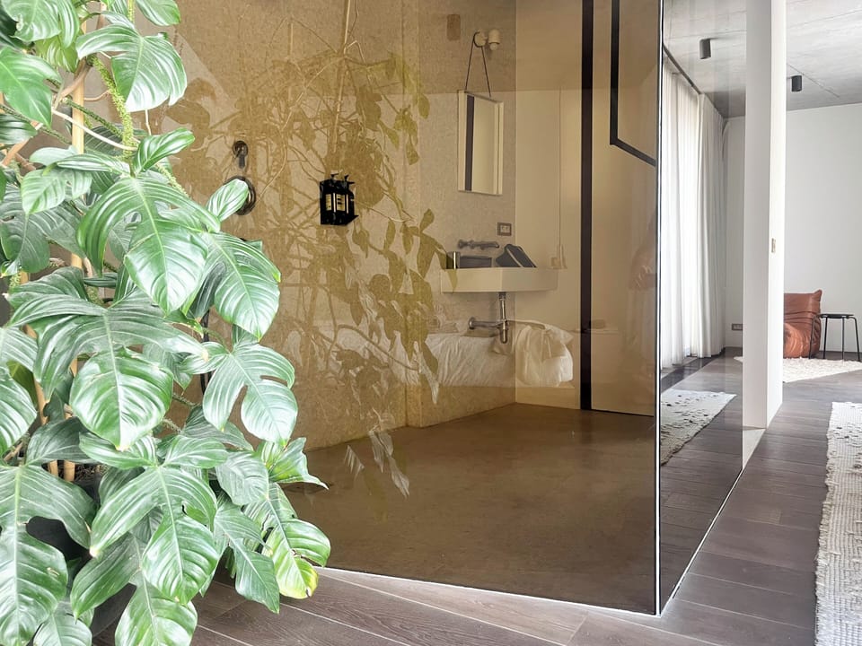 Studio, 1 King Bed (R1) | Bathroom | Shower, towels