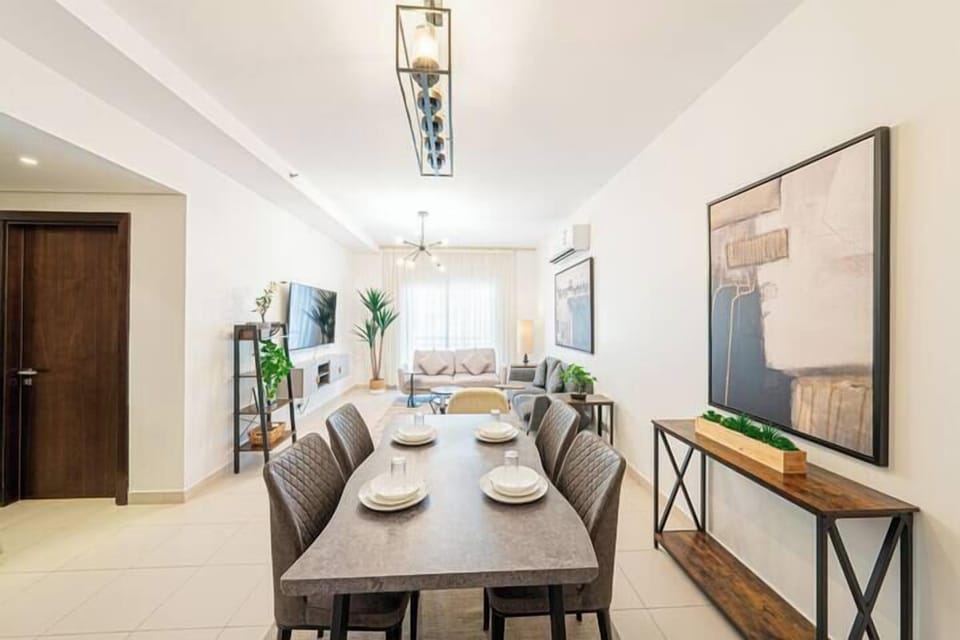 Apartment, 2 Bedrooms | Dining room