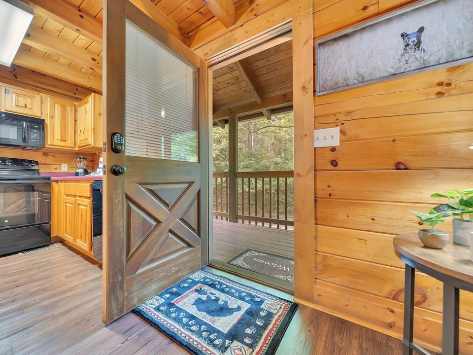 Cabin, 2 Bedrooms | Private kitchen | Fridge, oven, coffee/tea maker, toaster