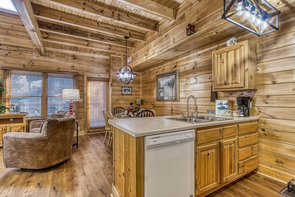 Cabin, 2 Bedrooms | Private kitchen | Fridge, oven, coffee/tea maker, toaster