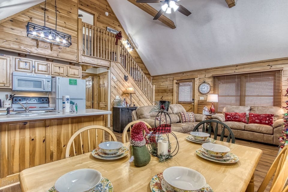 Cabin, 2 Bedrooms | In-room dining