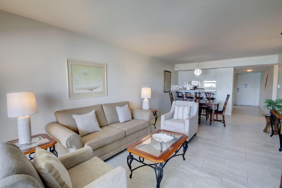 Condo, 2 Bedrooms | Living area