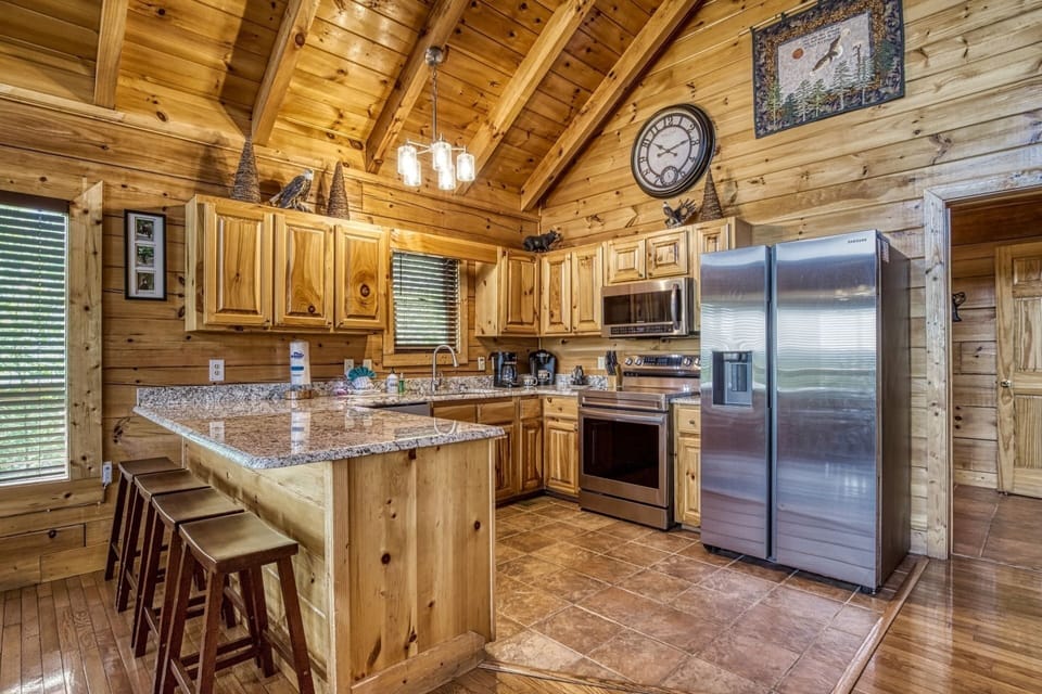 Cabin, 3 Bedrooms | Private kitchen | Fridge, oven, coffee/tea maker, toaster