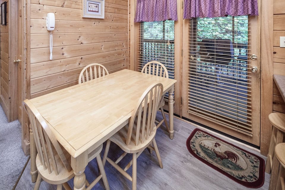 Cabin, 2 Bedrooms | Dining