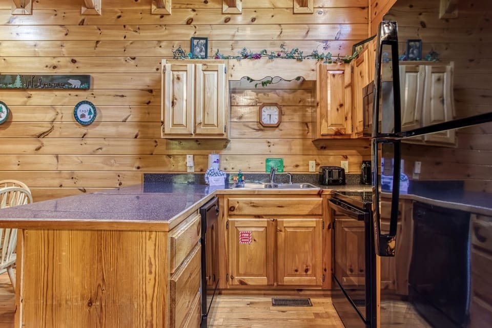 Cabin, 1 Bedroom | Private kitchen | Fridge, oven, coffee/tea maker, toaster
