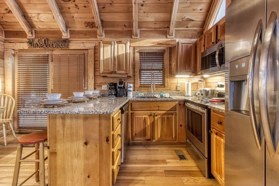 Cabin, 2 Bedrooms | Private kitchen | Fridge, oven, coffee/tea maker, toaster