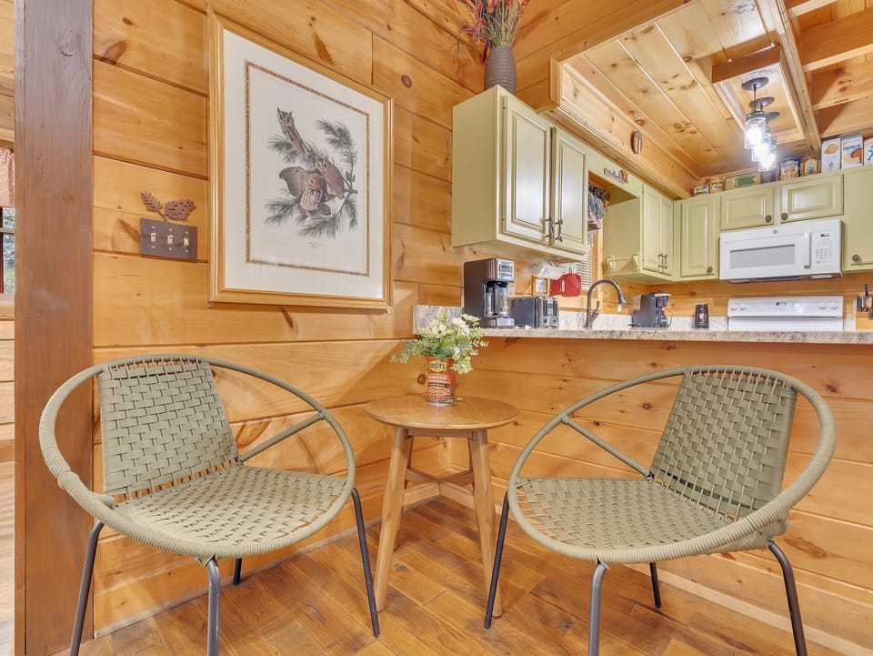 Cabin, 5 Bedrooms | Interior