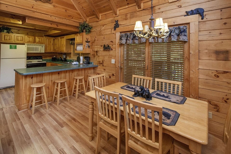 Cabin, 2 Bedrooms | Private kitchen | Fridge, oven, coffee/tea maker, toaster