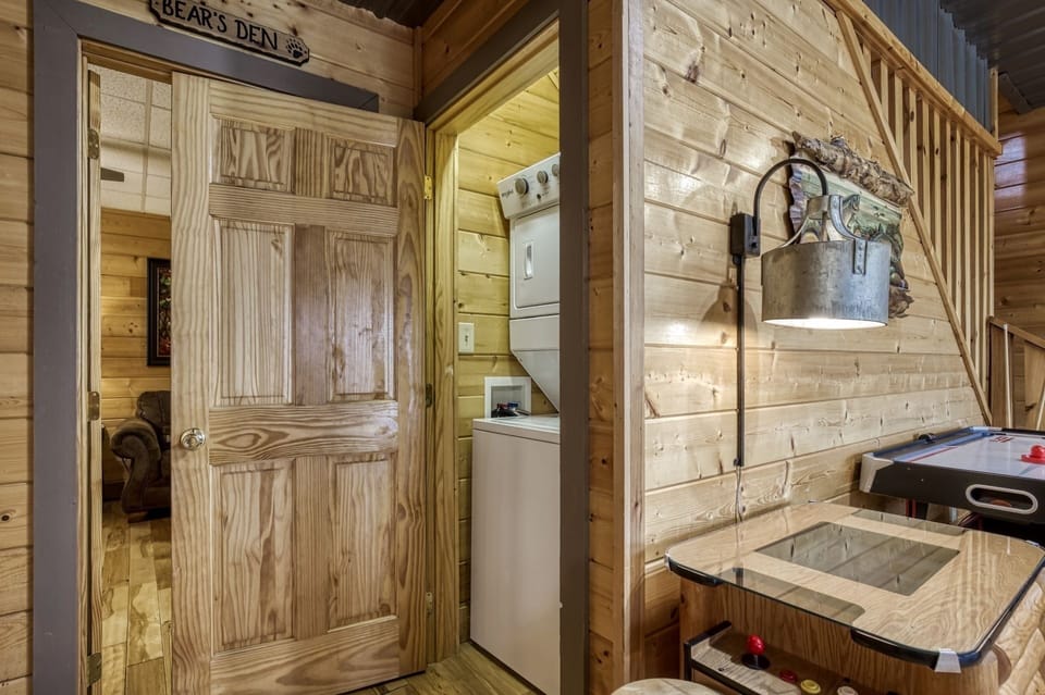 Cabin, 3 Bedrooms | Interior