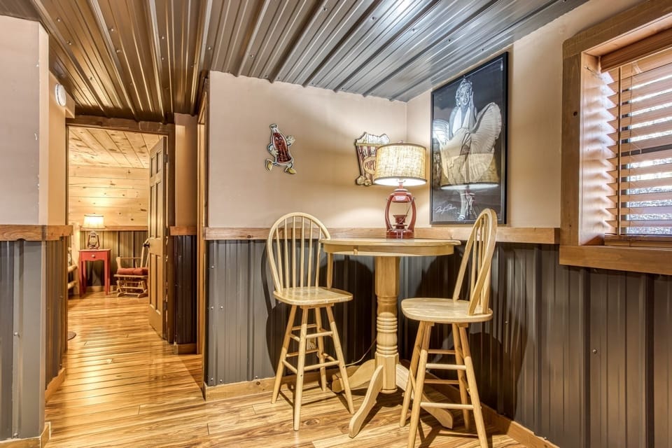 Cabin, 2 Bedrooms | In-room dining