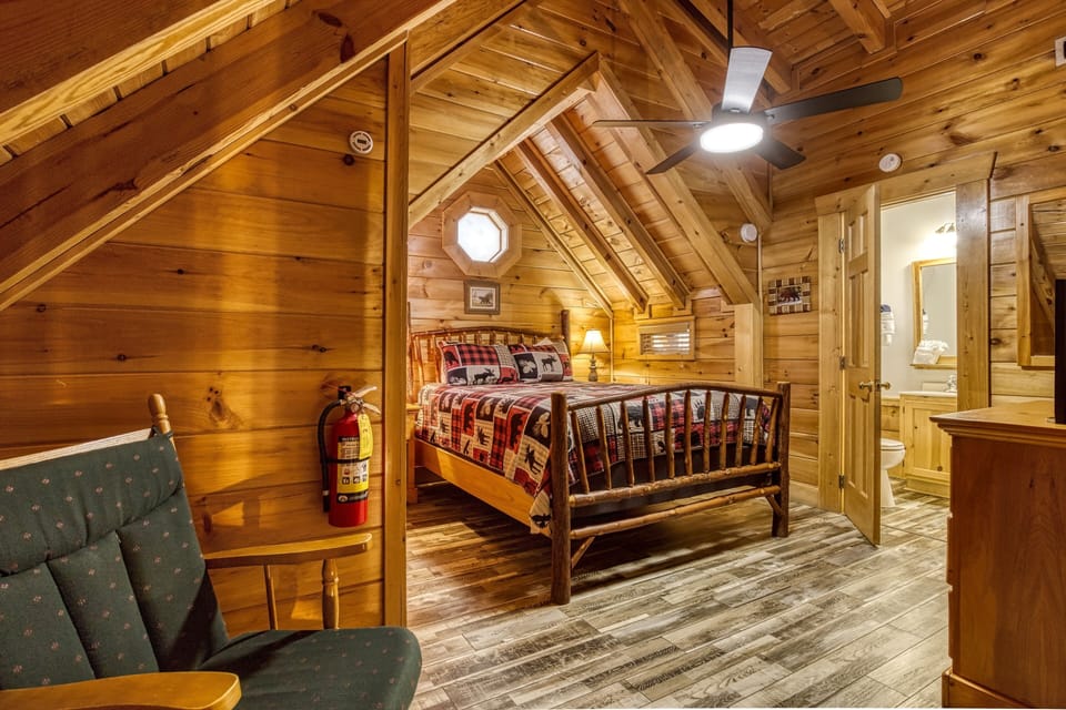 Er206 - Mountain Rendezvous Great Location - Close To Town! 1 Bedroom Cabin by RedAwning Cabin in Pigeon Forge