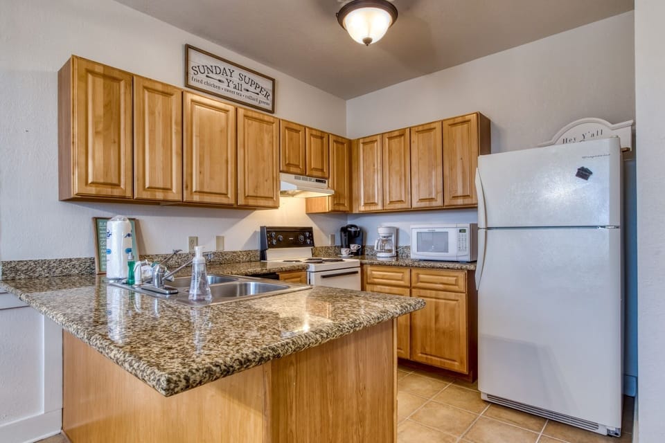 Condo, 3 Bedrooms | Private kitchen | Coffee/tea maker, fridge, oven, toaster