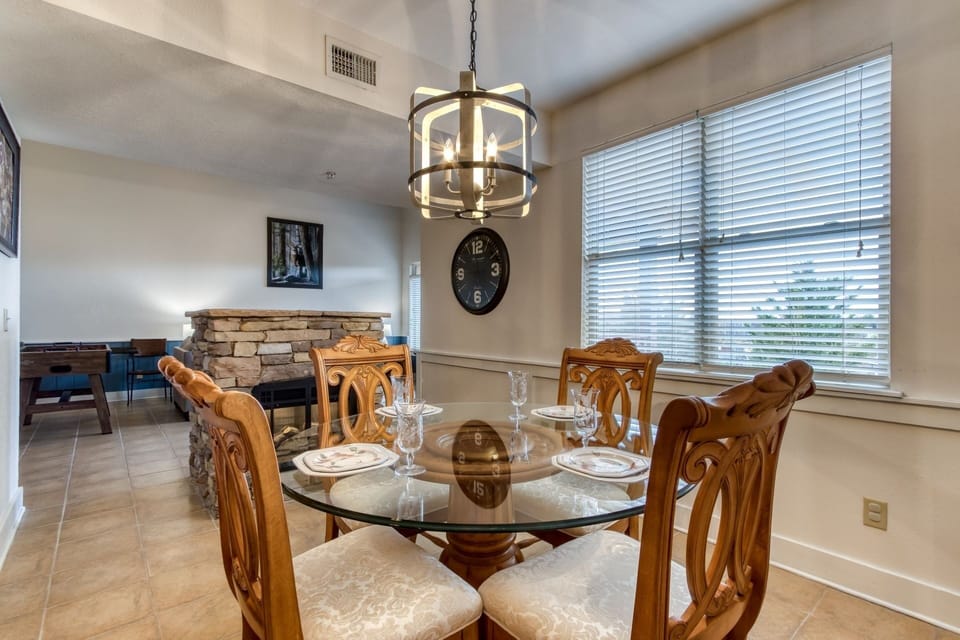 Condo, 3 Bedrooms | Dining