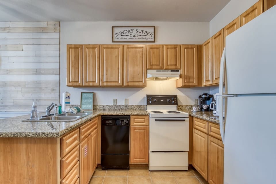 Condo, 3 Bedrooms | Private kitchen | Coffee/tea maker, fridge, oven, toaster