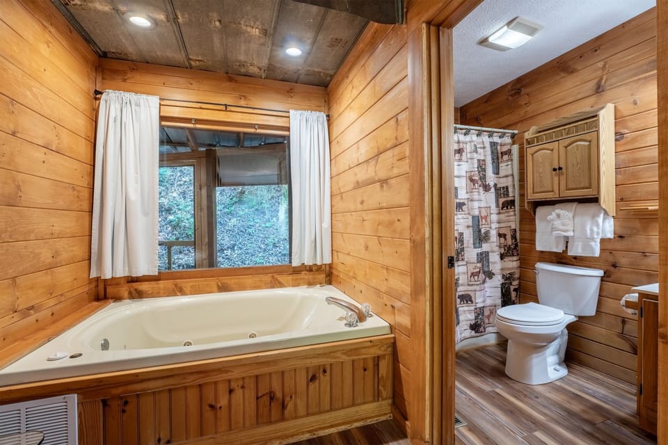 Er37 - Hi-bear-nate Great Location..close To Town 1 Bedroom Cabin by RedAwning Cabin in Pigeon Forge