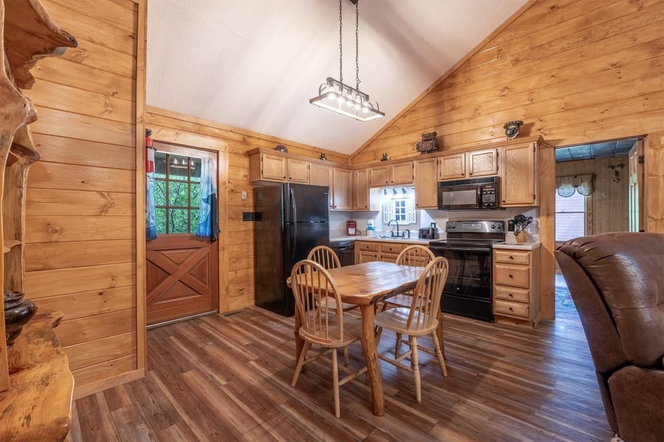 Cabin, 2 Bedrooms | Private kitchen | Fridge, oven, coffee/tea maker, toaster