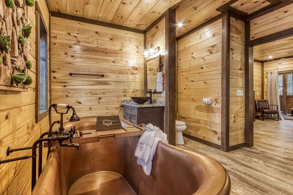 Ern823 - Eagle Falls - Great Location With Private Heated Indoor Pool! Close To Town! 3 Bedroom Cabin by RedAwning Cabin in Pigeon Forge