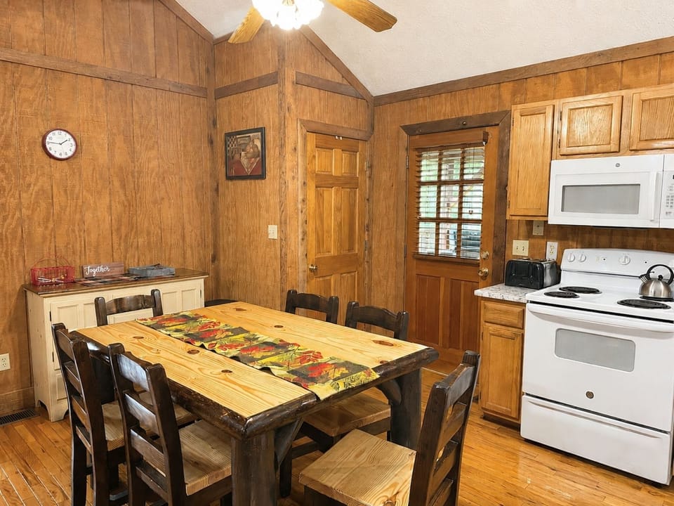 Cabin, 2 Bedrooms | Private kitchen | Fridge, oven, coffee/tea maker, toaster