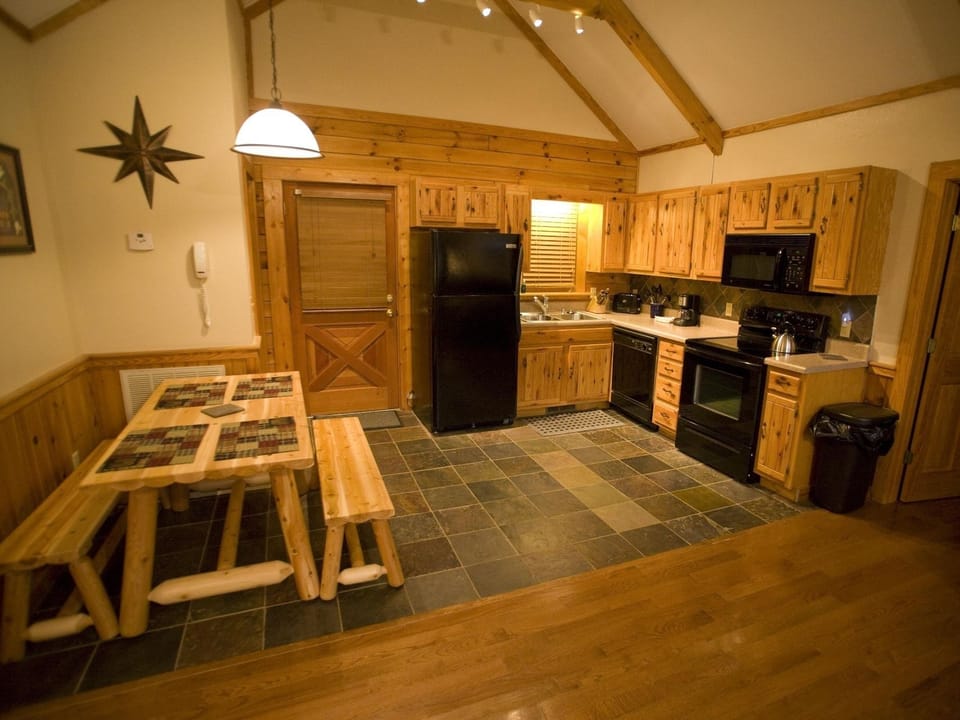 Cabin, 2 Bedrooms | In-room dining