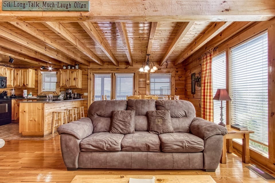 Cabin, 5 Bedrooms | Interior