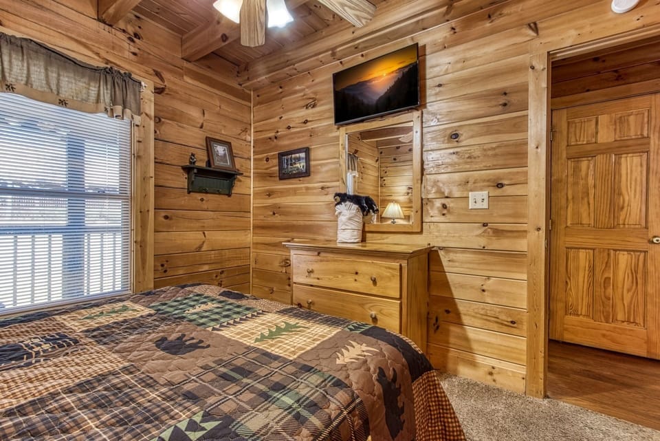 Cabin, 6 Bedrooms | 6 bedrooms, free WiFi