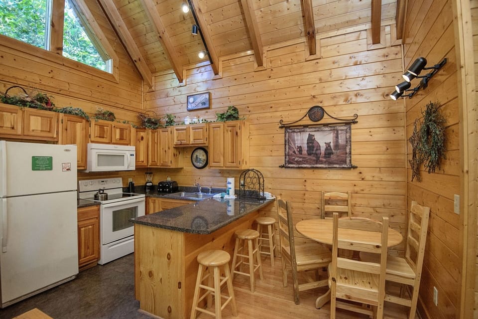 Cabin, 1 Bedroom | Private kitchen | Fridge, oven, coffee/tea maker, toaster