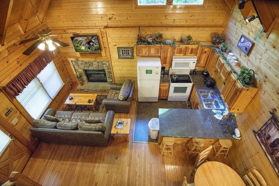 Cabin, 1 Bedroom | Private kitchen | Fridge, oven, coffee/tea maker, toaster