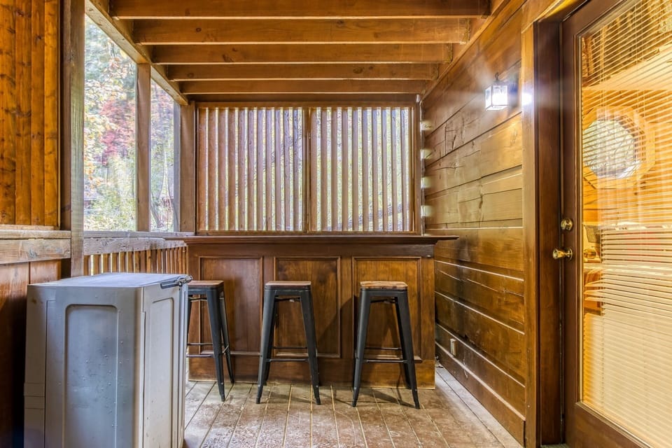 Cabin, 4 Bedrooms | 4 bedrooms, free WiFi