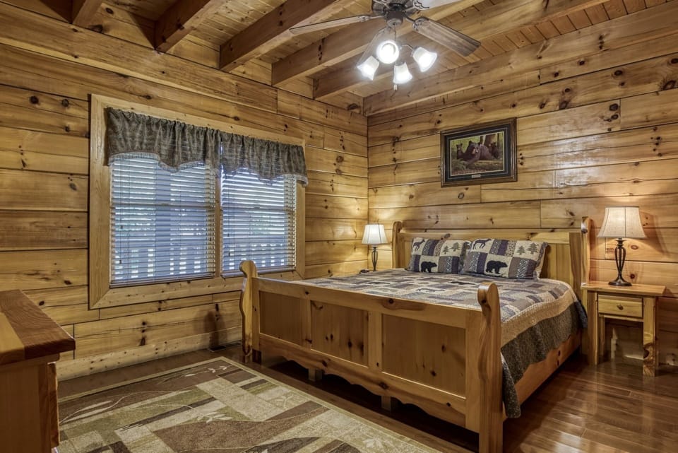 Ern849- Sweet Escape - Great Location! Close To Action! 4 Bedroom Cabin by RedAwning Cabin in Pigeon Forge