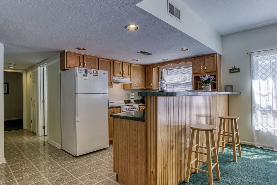 Condo, 2 Bedrooms | Private kitchen | Fridge, oven, coffee/tea maker, toaster