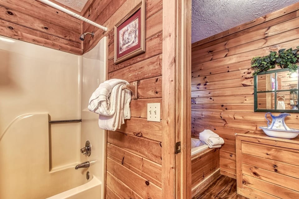 Er102 - Barbara Great Location! Close To Town 2 Bedroom Cabin by RedAwning Cabin in Pigeon Forge