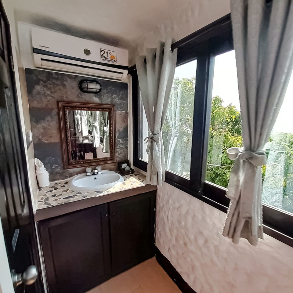 Double Room | WiFi (free), bed sheets