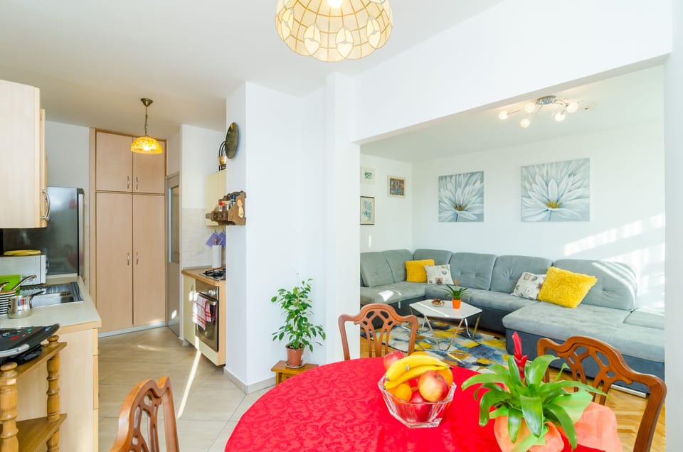 Apartment, Sea View | Living area | 100-cm LCD TV with cable channels, TV