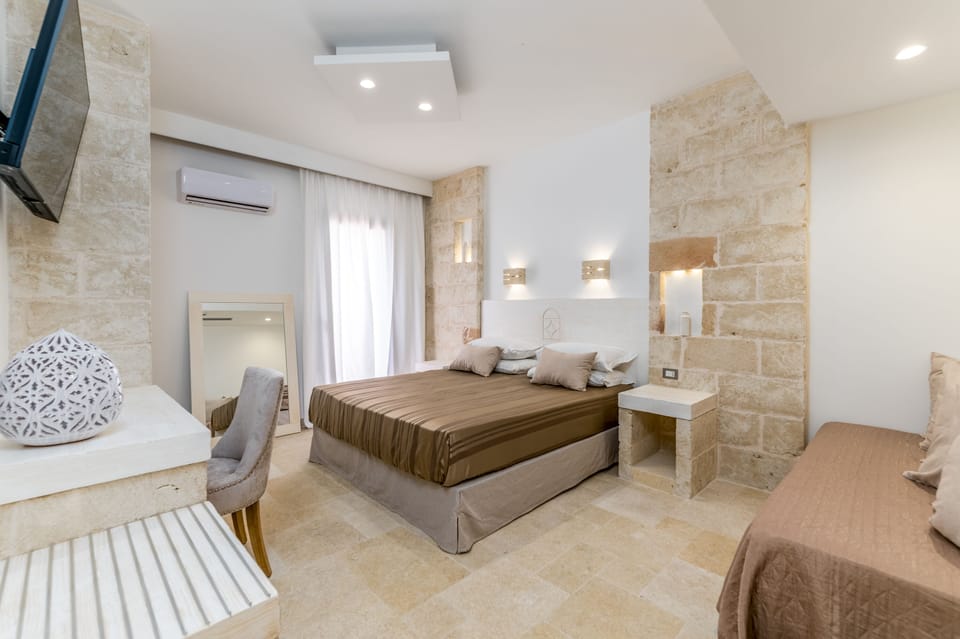 Superior Triple Room | Minibar
