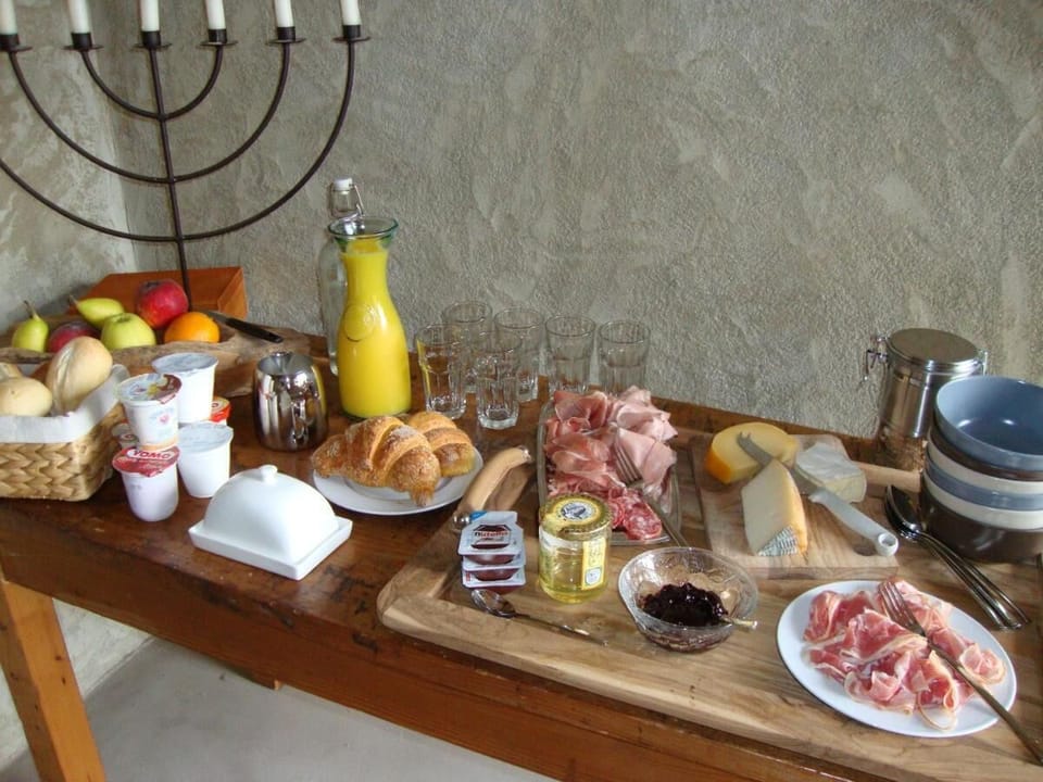 Free daily English breakfast