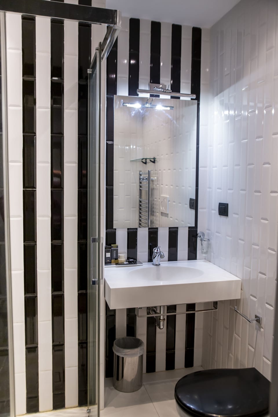 Standard Room | Bathroom | Free toiletries, hair dryer, bathrobes, slippers