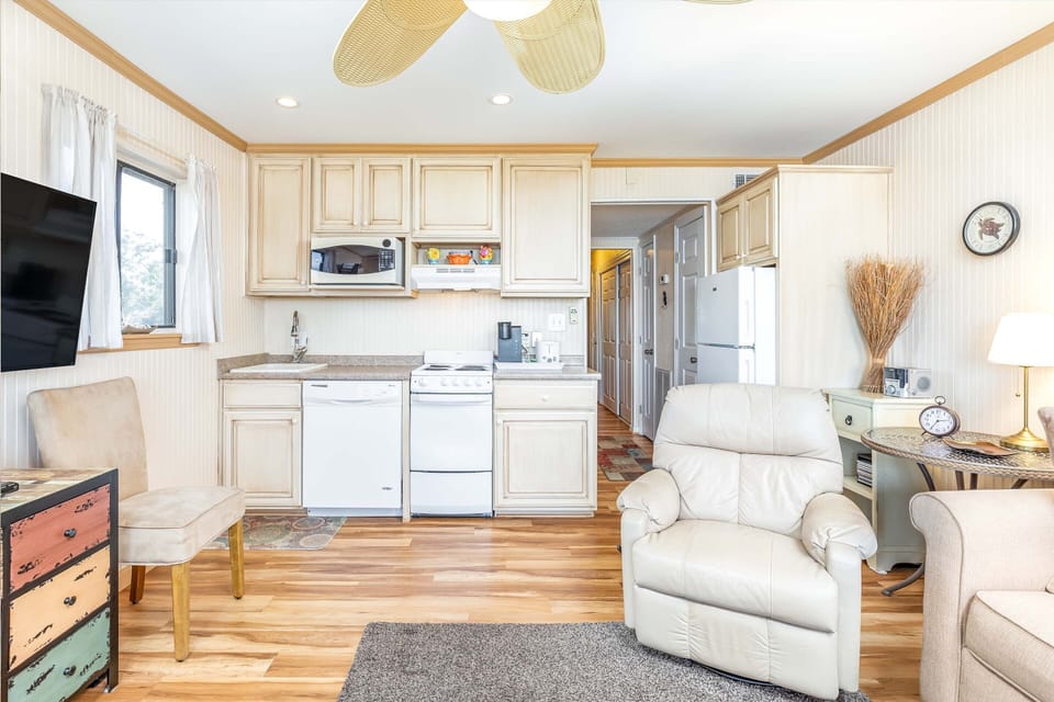 Condo, 1 King Bed, Balcony, Ocean View (Beach Racquet A221 - No Pets Allowed) | Private kitchen | Fridge, microwave, oven, stovetop