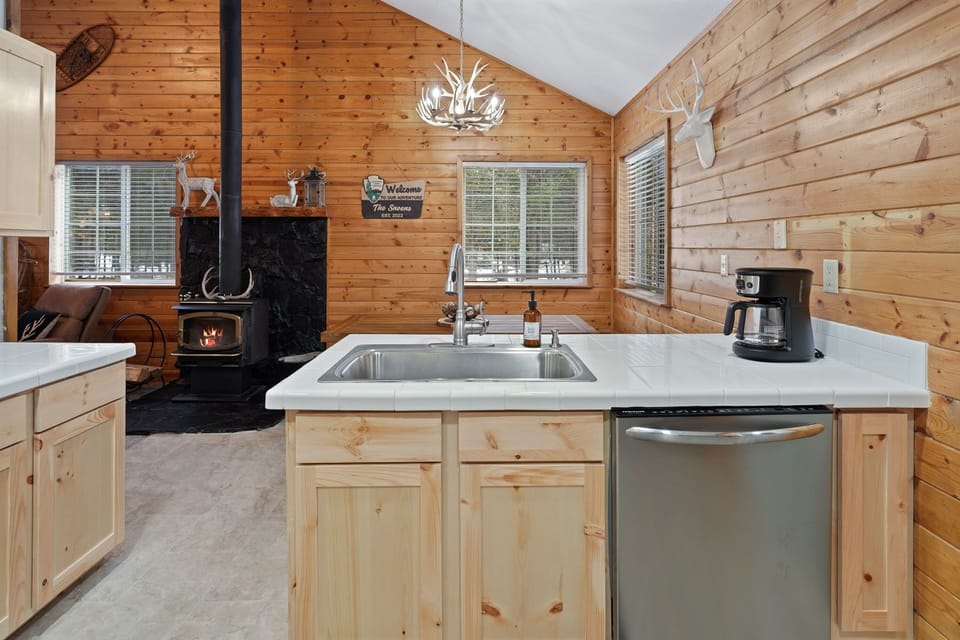 House, 3 Bedrooms | Private kitchen | Fridge, oven, coffee/tea maker, toaster