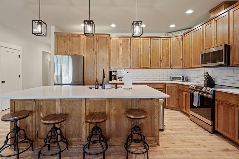 House, 4 Bedrooms | Private kitchen | Fridge, oven, stovetop, coffee/tea maker