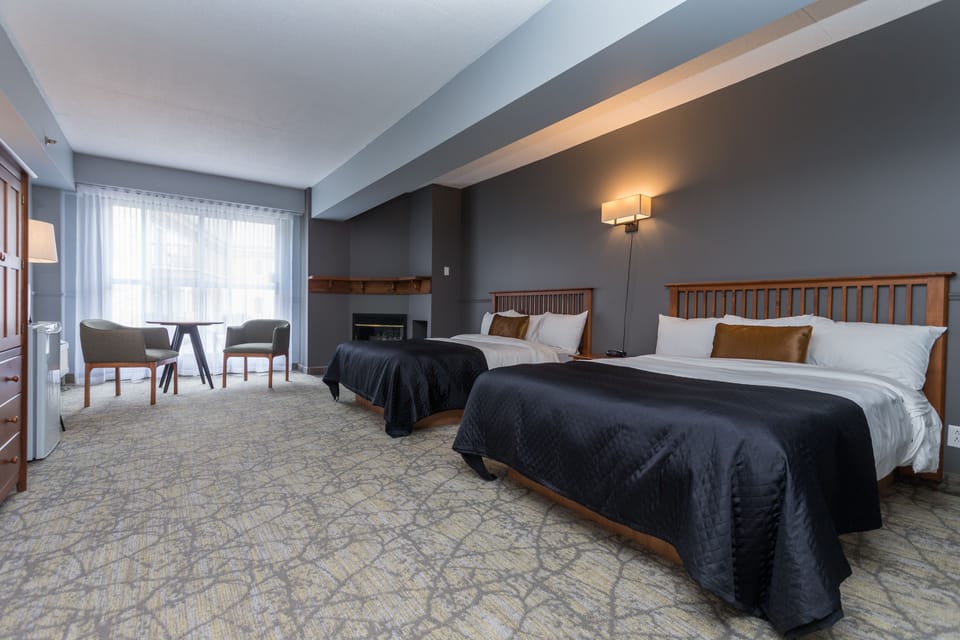 Room (With Fireplace Pet Allowed) | Hypo-allergenic bedding, in-room safe, desk, blackout drapes
