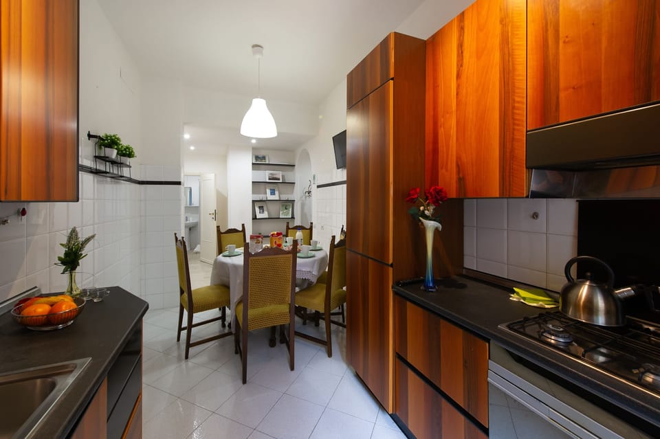 City Apartment | Private kitchen | Espresso maker, coffee/tea maker, full-size fridge, microwave