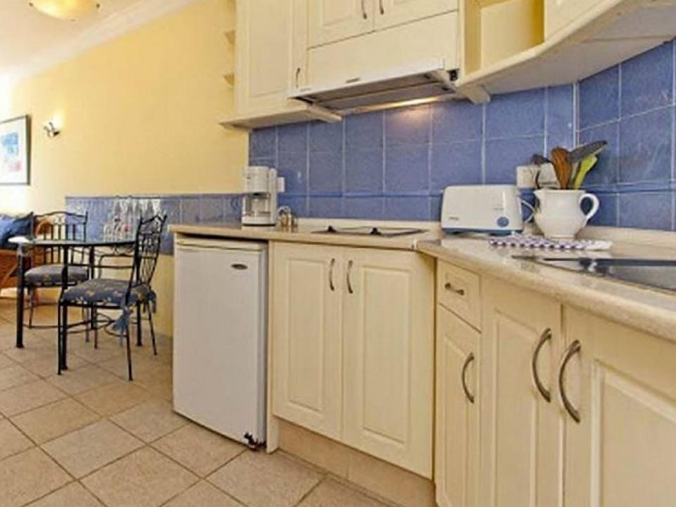 Fridge, microwave, stovetop, electric kettle